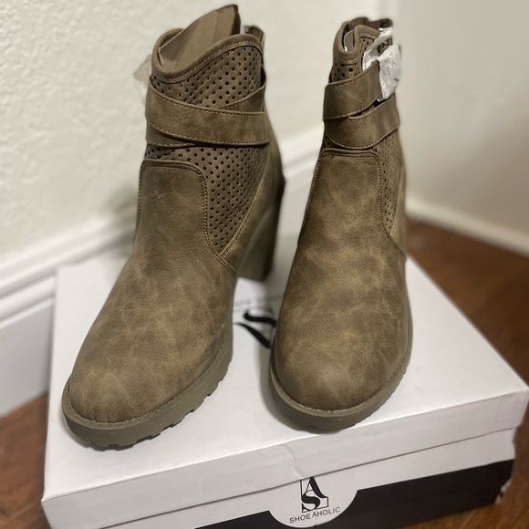 NWT Shoeaholic Sizzle Ankle Boots Tan Size 8 - Picture 3 of 14